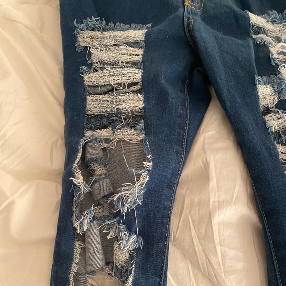 Fashion Nova Size 5 Super Ripped Jeans - Picture 2 of 11
